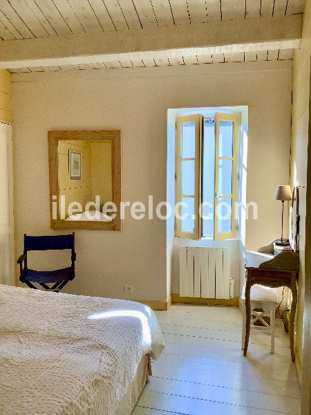 Photo 14 : CHAMBRE d'une maison située à La Couarde-sur-mer, île de Ré.