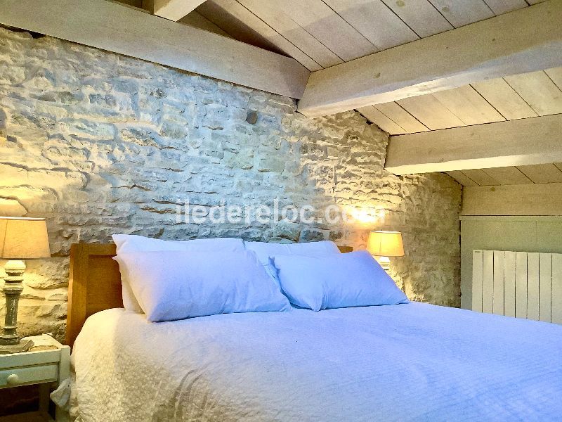 Photo 20 : CHAMBRE d'une maison située à La Couarde-sur-mer, île de Ré.