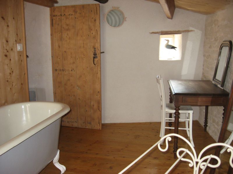 Photo 7 : SALLEDEBAIN d'une maison située à Les Portes-en-Ré, île de Ré.