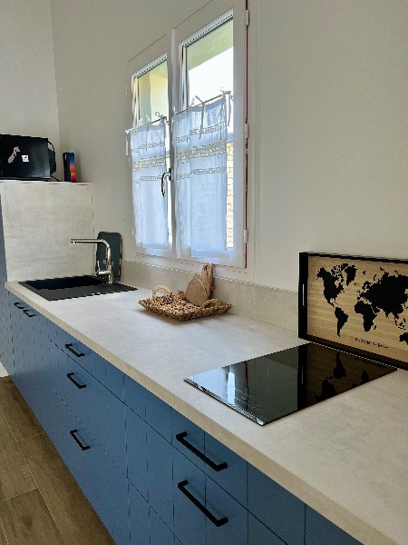 Photo 11 : CUISINE d'une maison située à La Flotte, île de Ré.