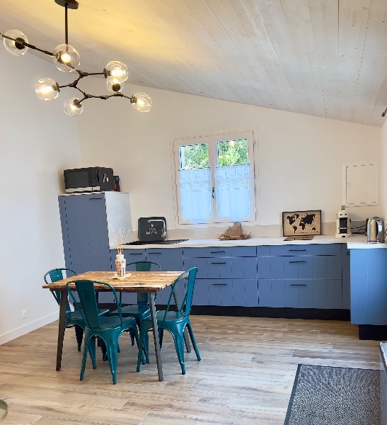 Photo 5 : CUISINE d'une maison située à La Flotte, île de Ré.