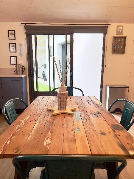 Photo 10 : CUISINE d'une maison située à La Flotte, île de Ré.