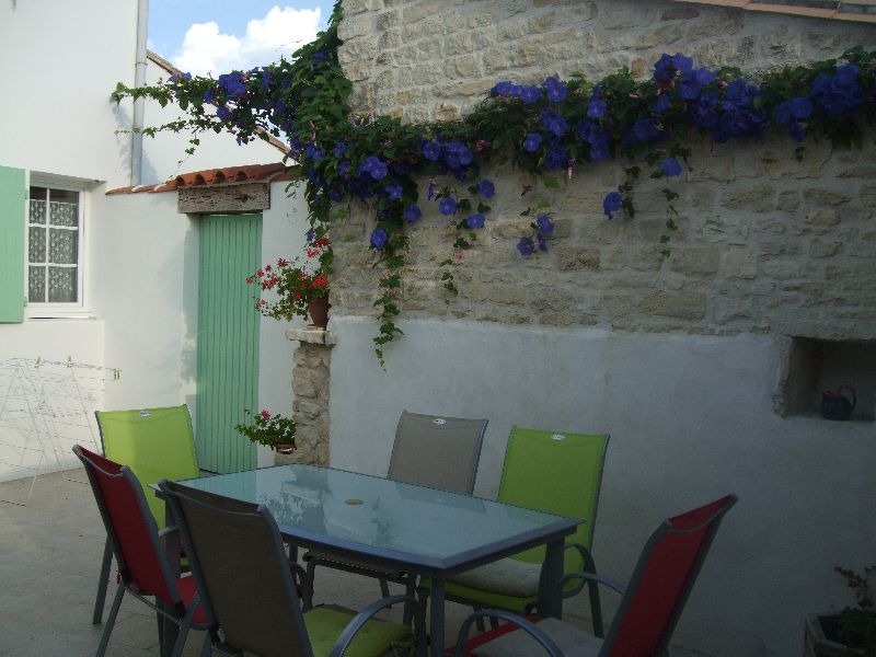 Photo 1 : TERRASSE d'une maison située à Le Bois-Plage-en-Ré, île de Ré.