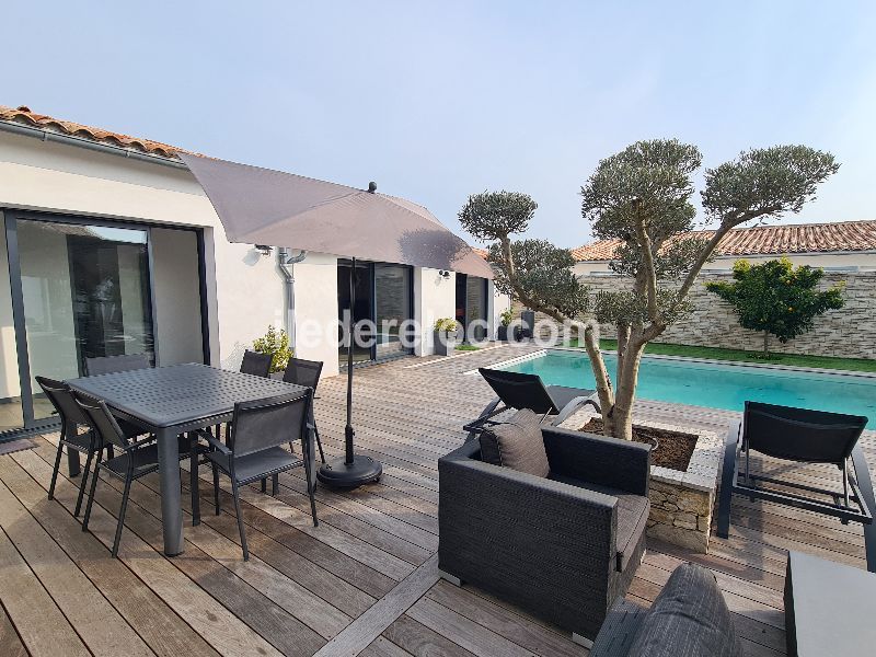 Photo 2 : TERRASSE d'une maison située à Le Bois-Plage-en-Ré, île de Ré.