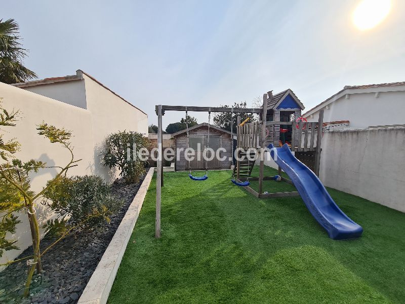 Photo 11 : JARDIN d'une maison située à Le Bois-Plage-en-Ré, île de Ré.