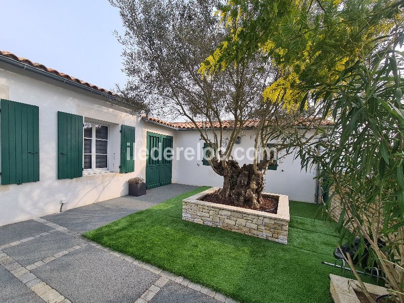 Photo 10 : ENTREE d'une maison située à Le Bois-Plage-en-Ré, île de Ré.