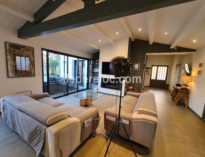 Photo 3 : SEJOUR d'une maison située à Le Bois-Plage-en-Ré, île de Ré.