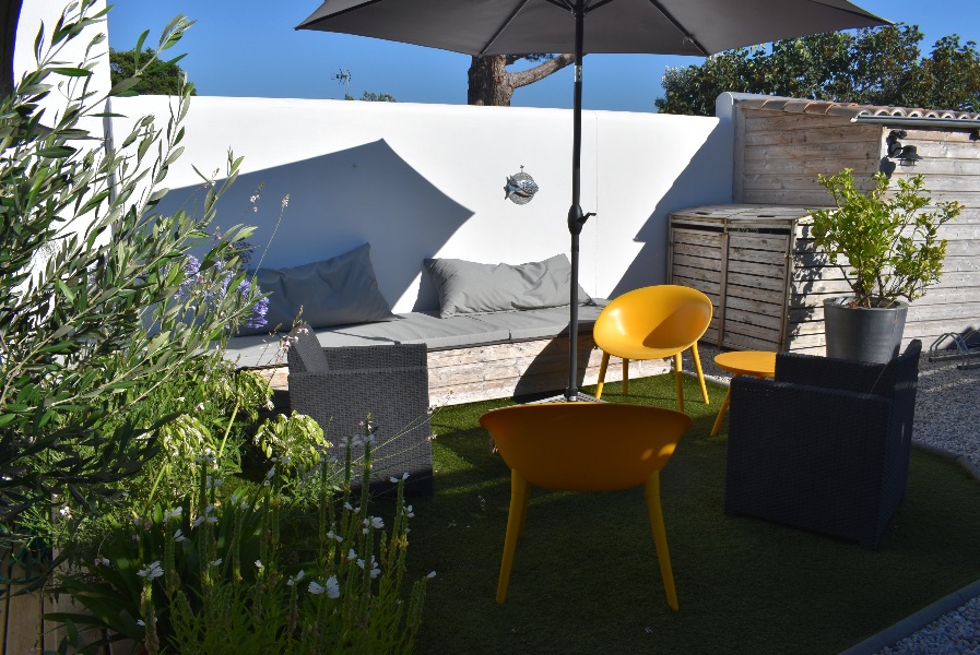 Photo 3 : JARDIN d'une maison située à Rivedoux-Plage, île de Ré.