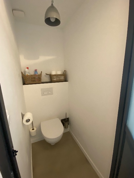 Photo 23 : WC d'une maison située à Rivedoux-Plage, île de Ré.