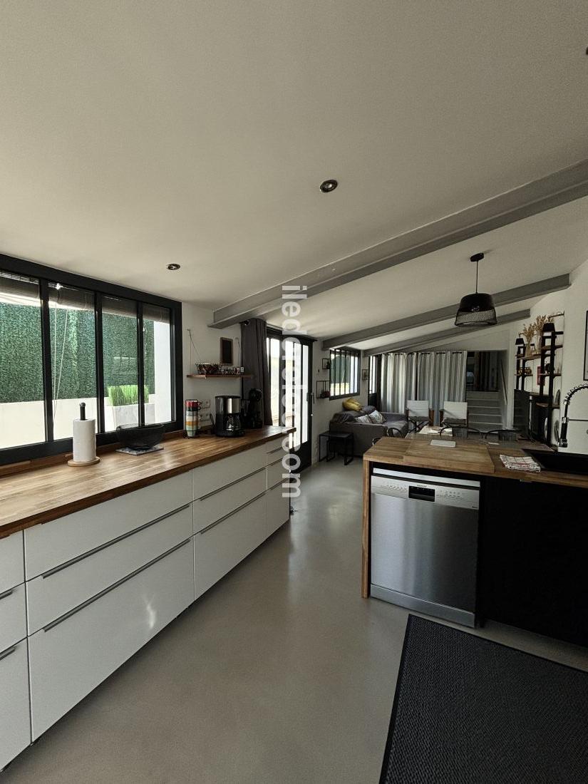 Photo 12 : CUISINE d'une maison situ&eacute;e &agrave; Rivedoux-Plage, &icirc;le de R&eacute;.