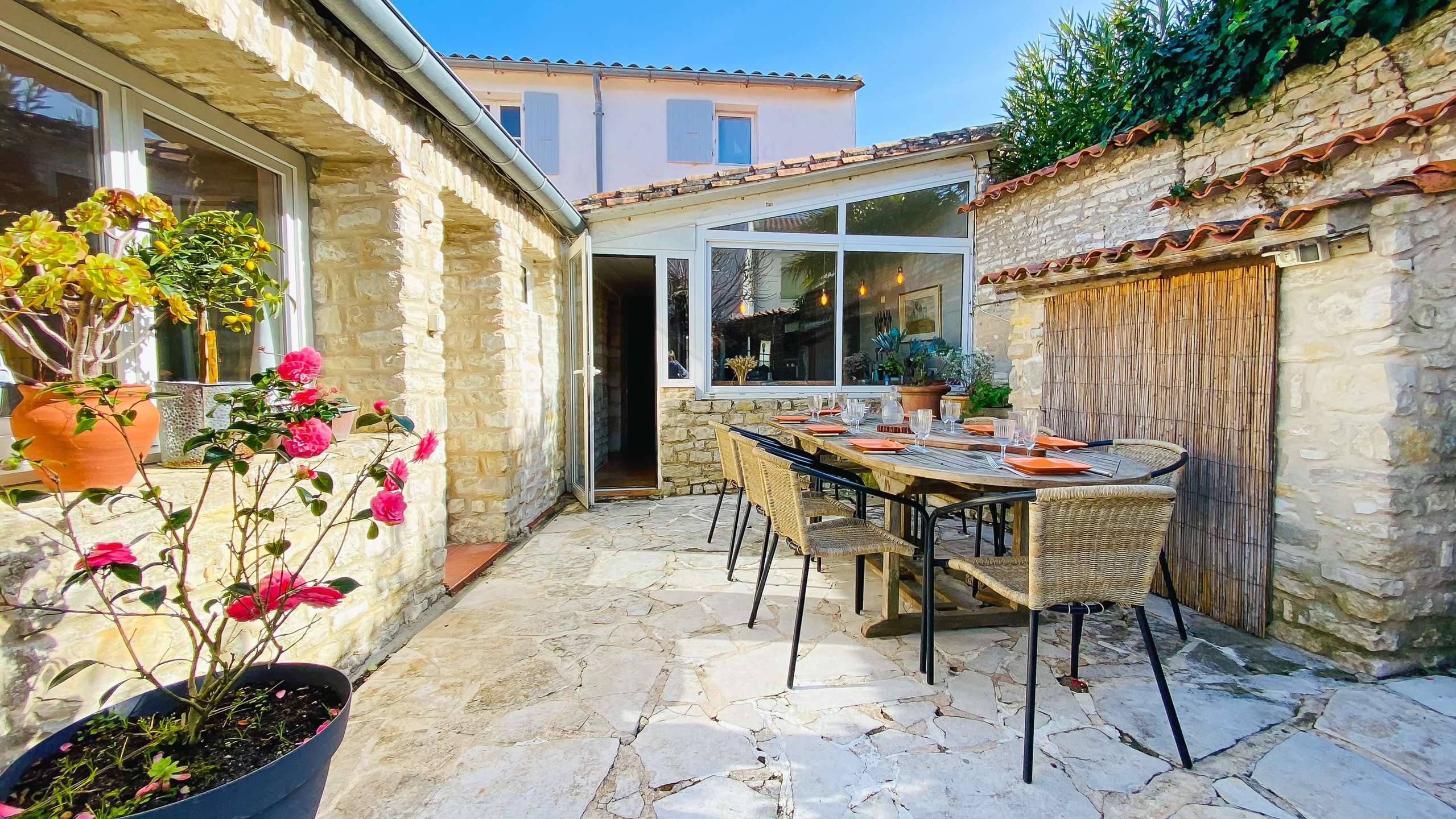 Photo 1 :  d'une maison située à La Couarde-sur-mer, île de Ré.