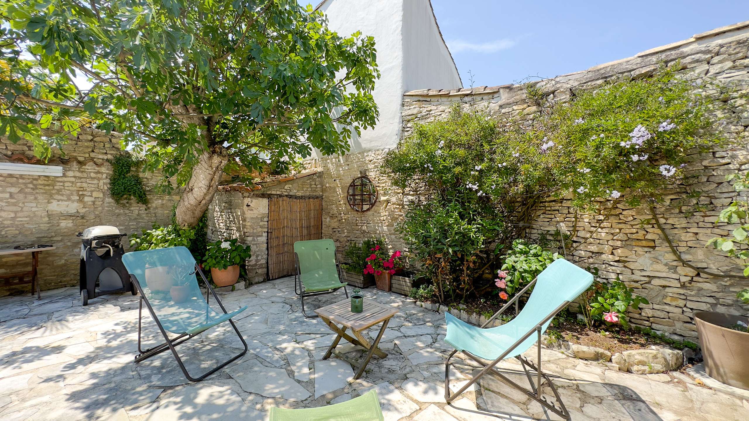 Photo 3 :  d'une maison située à La Couarde-sur-mer, île de Ré.