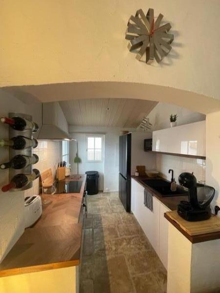 Photo 4 : CUISINE d'une maison située à Ars, île de Ré.