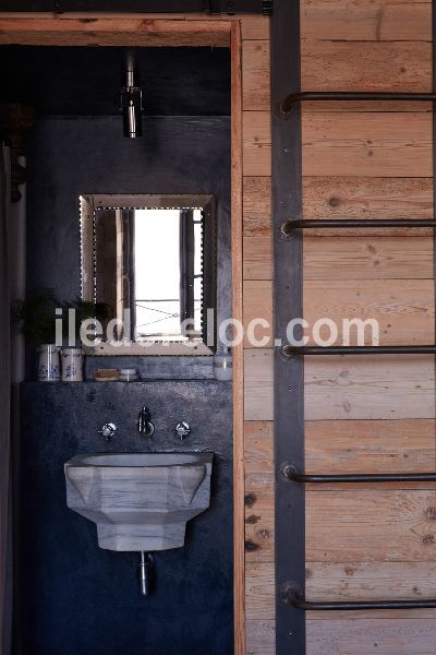 Photo 4 : SALLEDEBAIN d'une maison située à Le Bois-Plage-en-Ré, île de Ré.