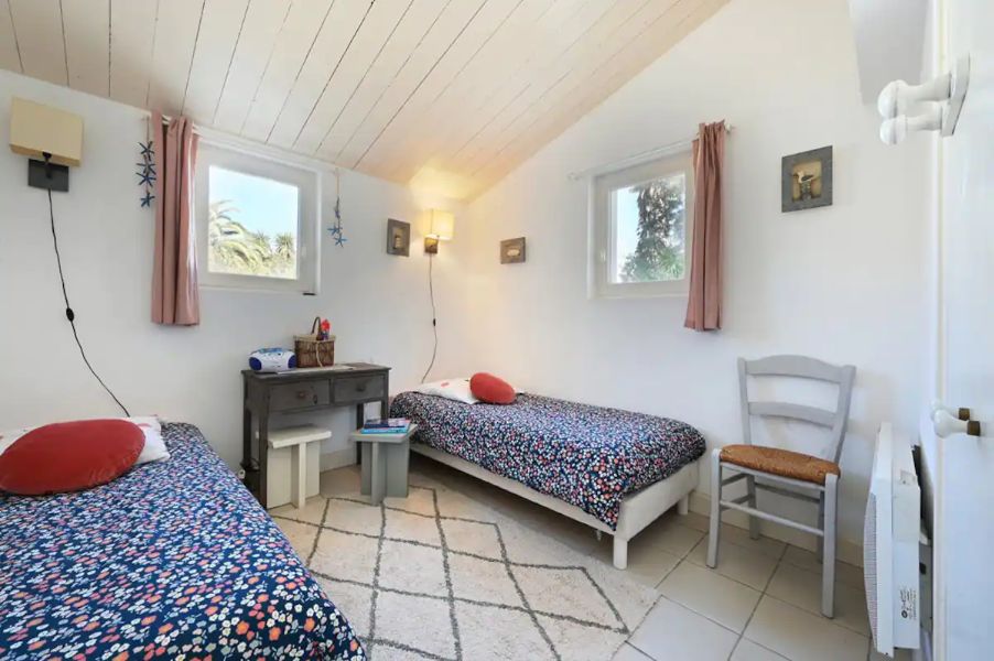 Photo 7 : CHAMBRE d'une maison située à Les Portes-en-Ré, île de Ré.