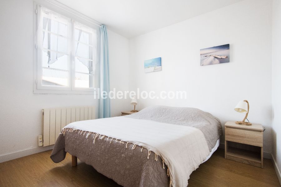 Photo 12 : CHAMBRE d'une maison situ&eacute;e &agrave; Rivedoux-Plage, &icirc;le de R&eacute;.