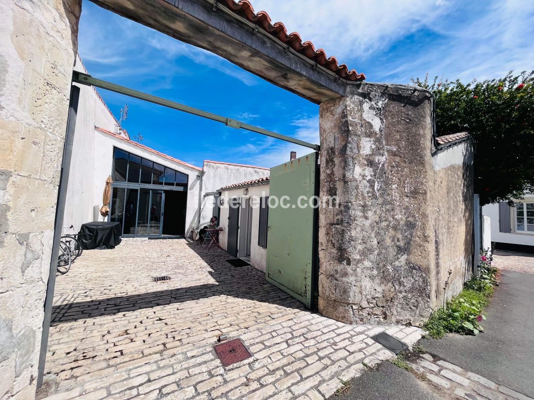 Photo 4 : EXTERIEUR d'une maison située à La Flotte-en-Ré, île de Ré.