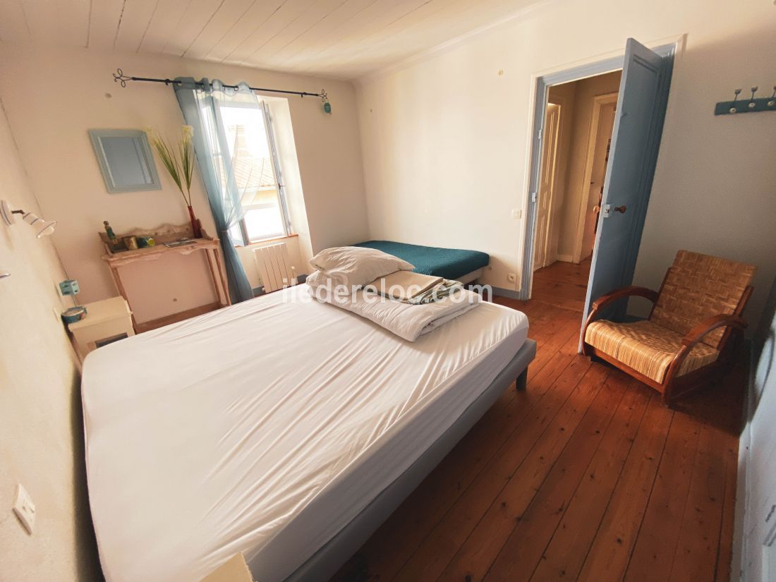 Photo 17 : CHAMBRE d'une maison située à Saint-Clément-des-Baleines, île de Ré.