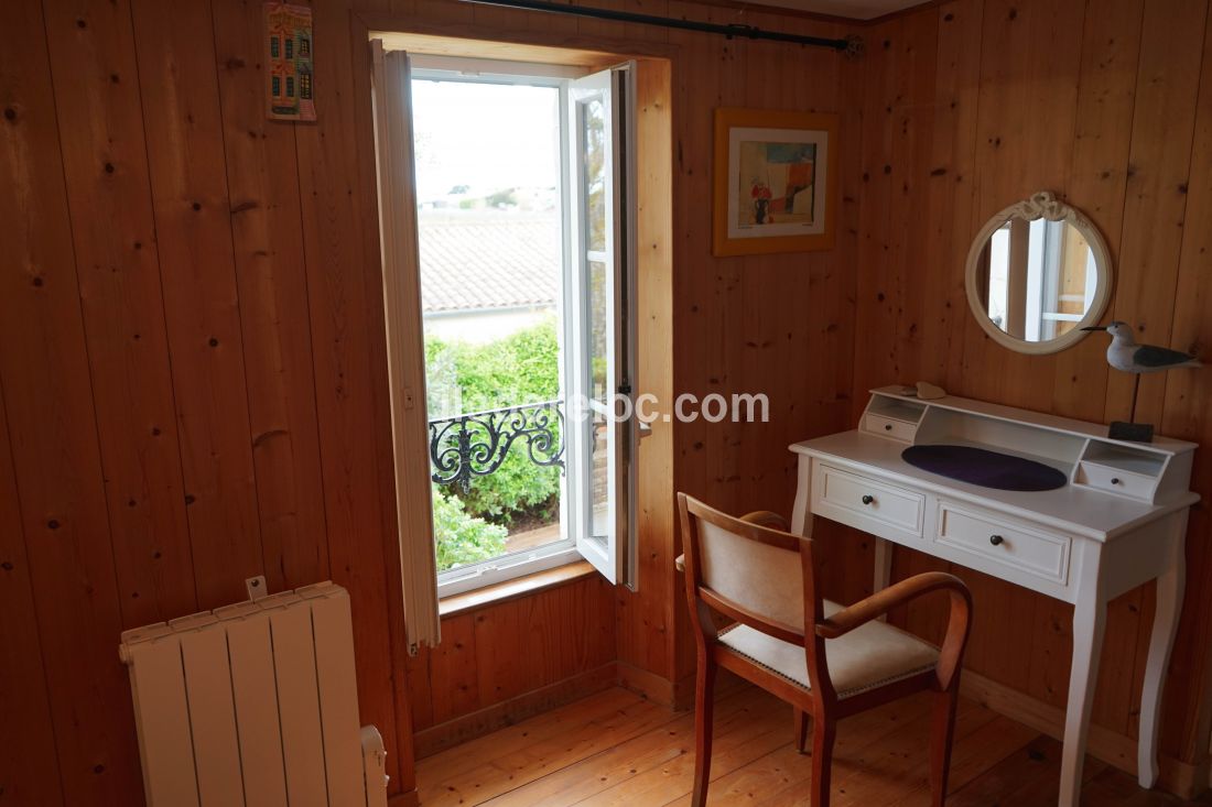 Photo 15 : CHAMBRE d'une maison située à Saint-Clément-des-Baleines, île de Ré.