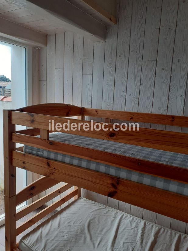 Photo 19 : CHAMBRE d'une maison située à Ars en Ré, île de Ré.