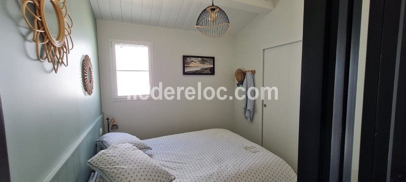 Photo 5 : CHAMBRE d'une maison située à Le Bois-Plage-en-Ré, île de Ré.