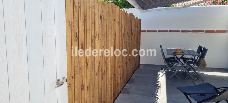 Photo 9 : TERRASSE d'une maison située à Le Bois-Plage-en-Ré, île de Ré.