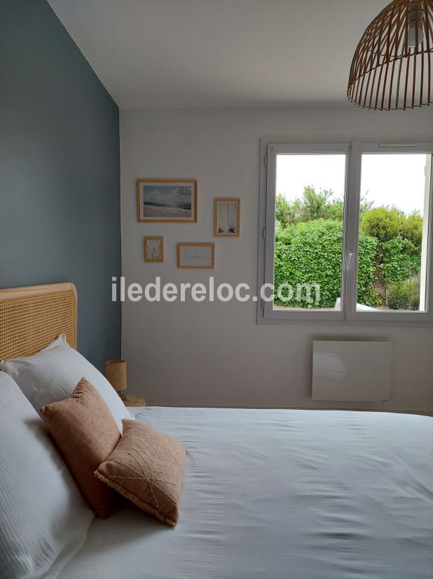 Photo 16 : CHAMBRE d'une maison située à Saint-Clément-des-Baleines, île de Ré.