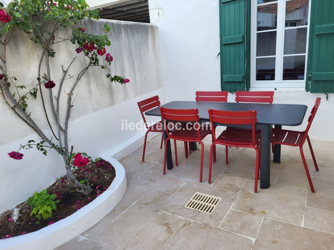 Photo 2 : TERRASSE d'une maison située à La Couarde-sur-mer, île de Ré.