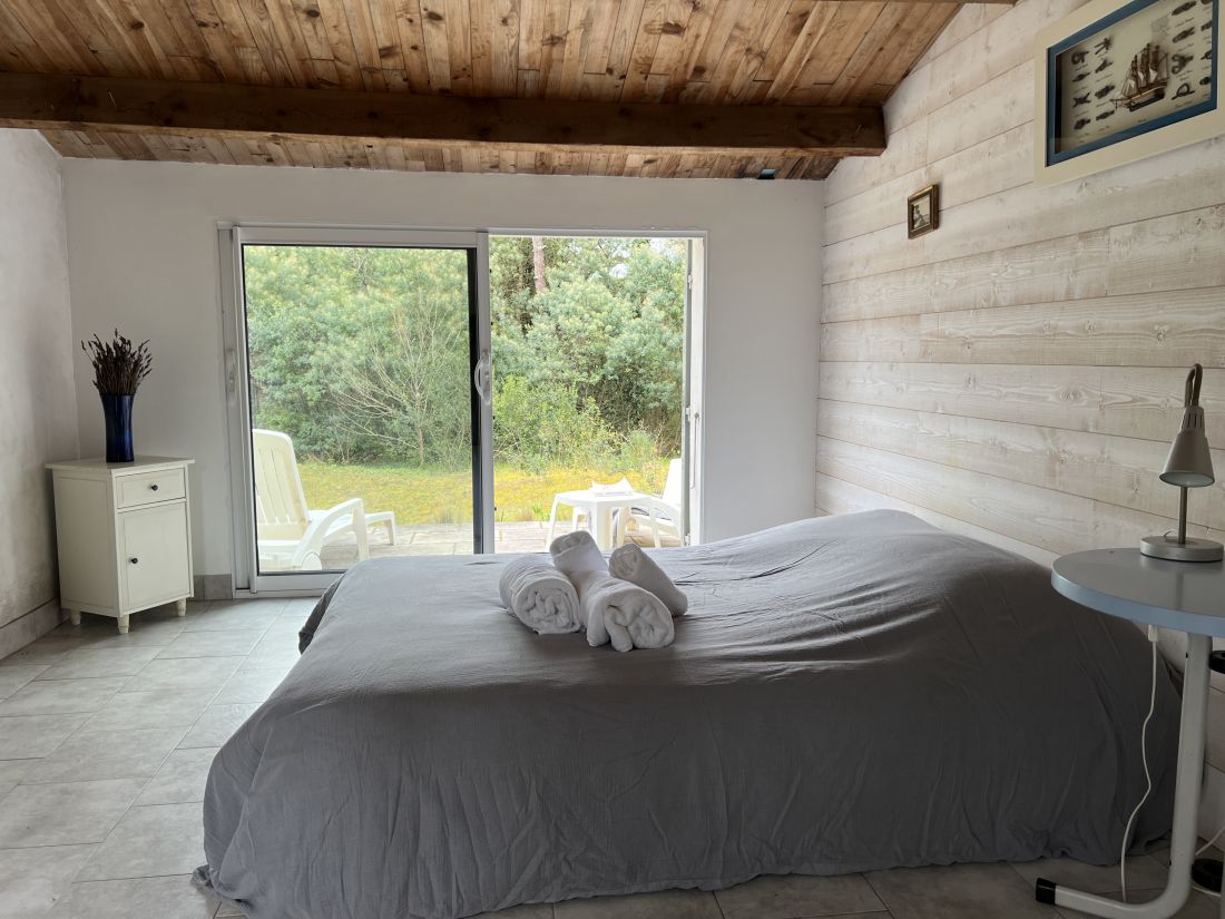 Photo 18 : CHAMBRE d'une maison située à La Flotte-en-Ré, île de Ré.