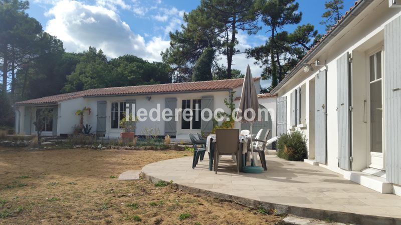 Photo 2 : EXTERIEUR d'une maison située à La Flotte-en-Ré, île de Ré.