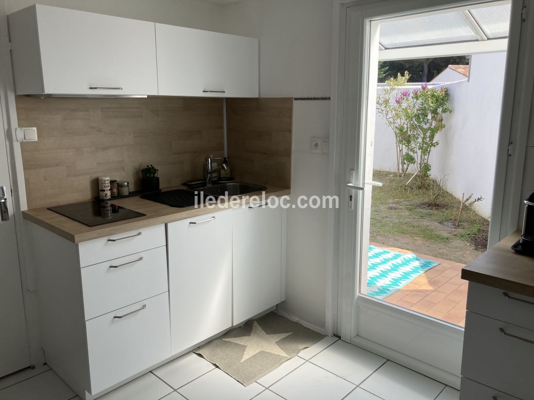 Photo 4 : CUISINE d'une maison située à Le Bois-Plage-en-Ré, île de Ré.