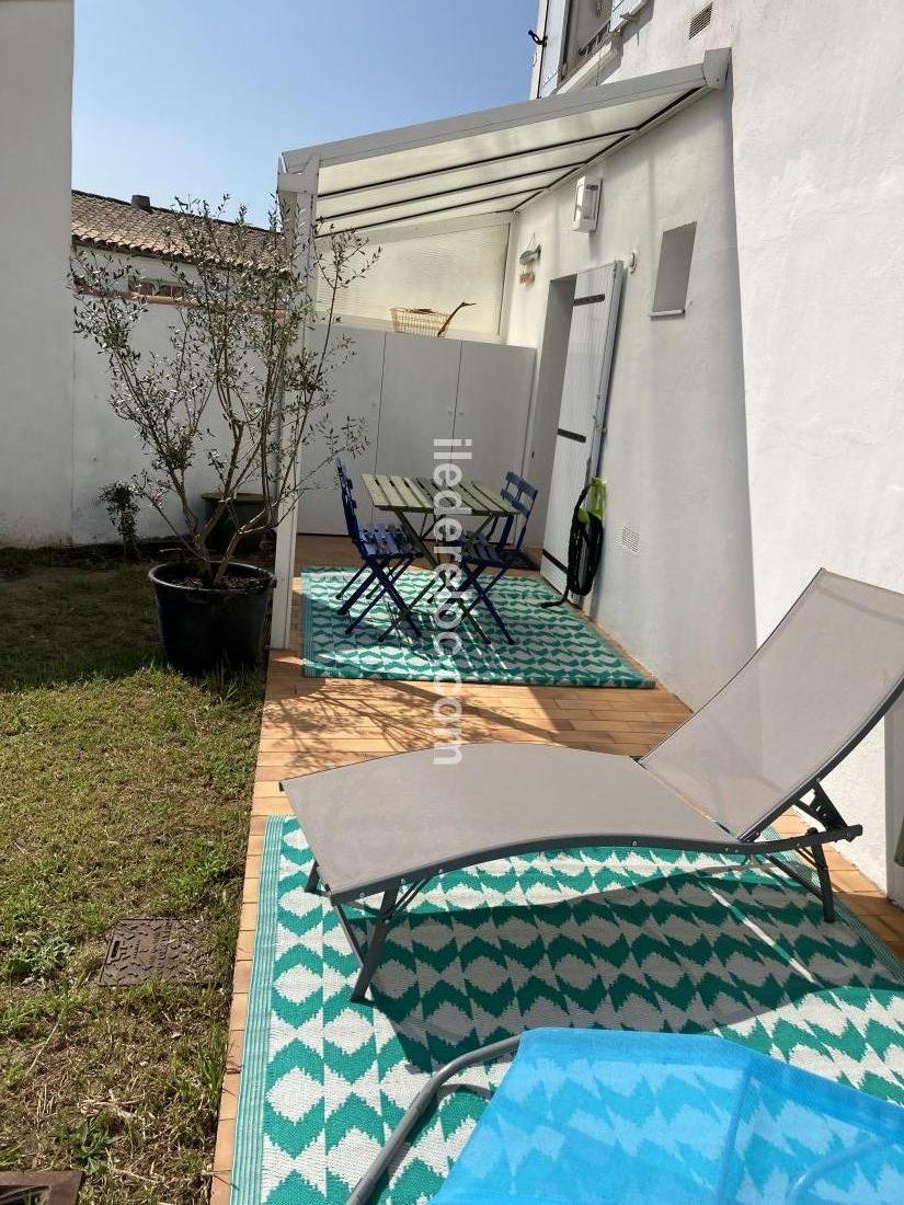 Photo 2 : TERRASSE d'une maison située à Le Bois-Plage-en-Ré, île de Ré.