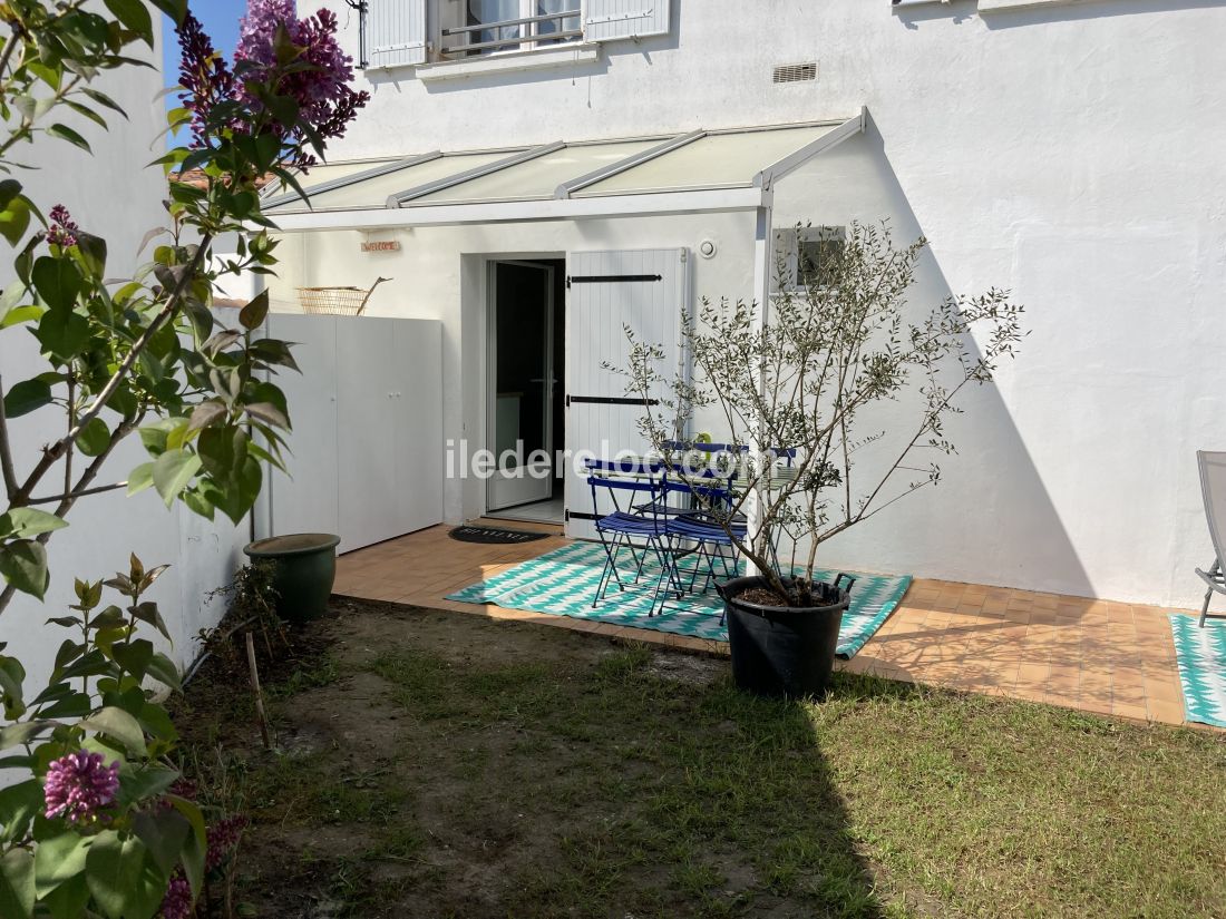 Photo 1 : JARDIN d'une maison située à Le Bois-Plage-en-Ré, île de Ré.