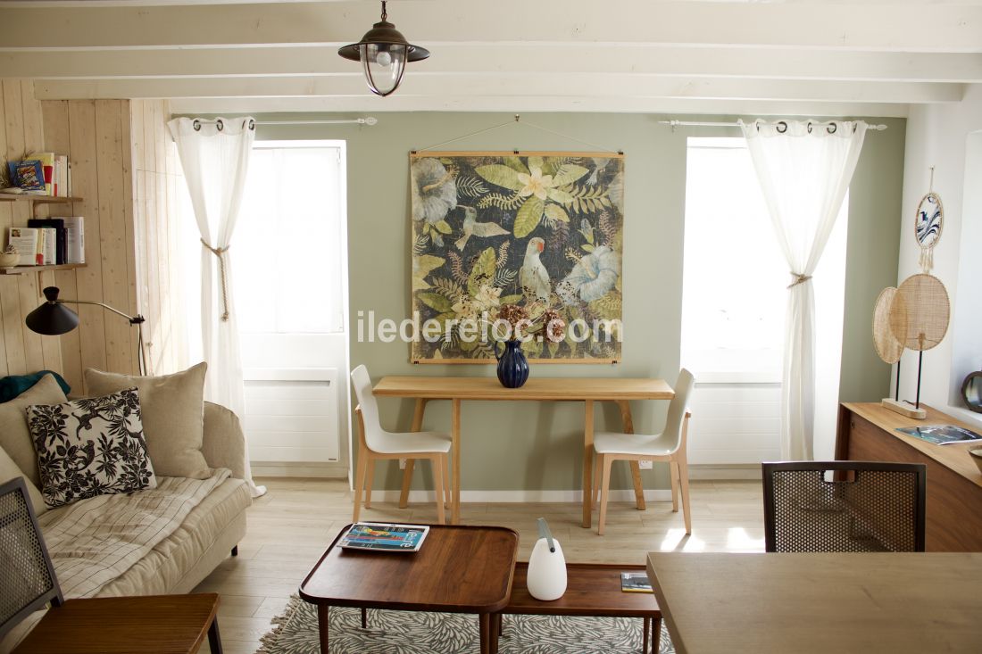 Photo 1 : SEJOUR d'une maison située à Loix, île de Ré.