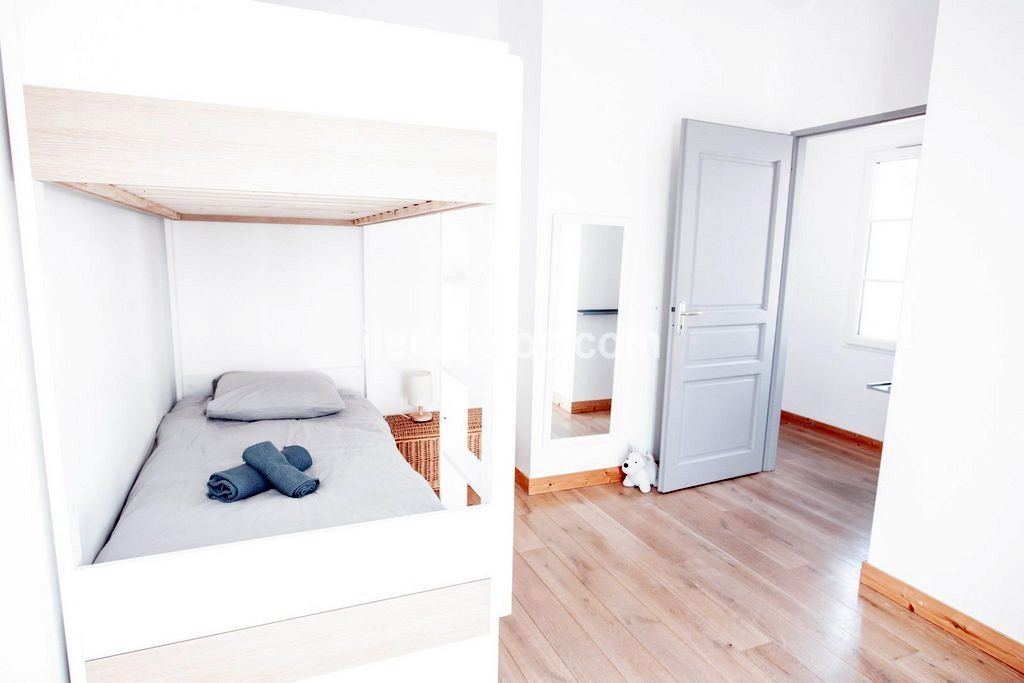 Photo 25 : CHAMBRE d'une maison situ&eacute;e &agrave; Sainte-Marie-de-R&eacute;, &icirc;le de R&eacute;.