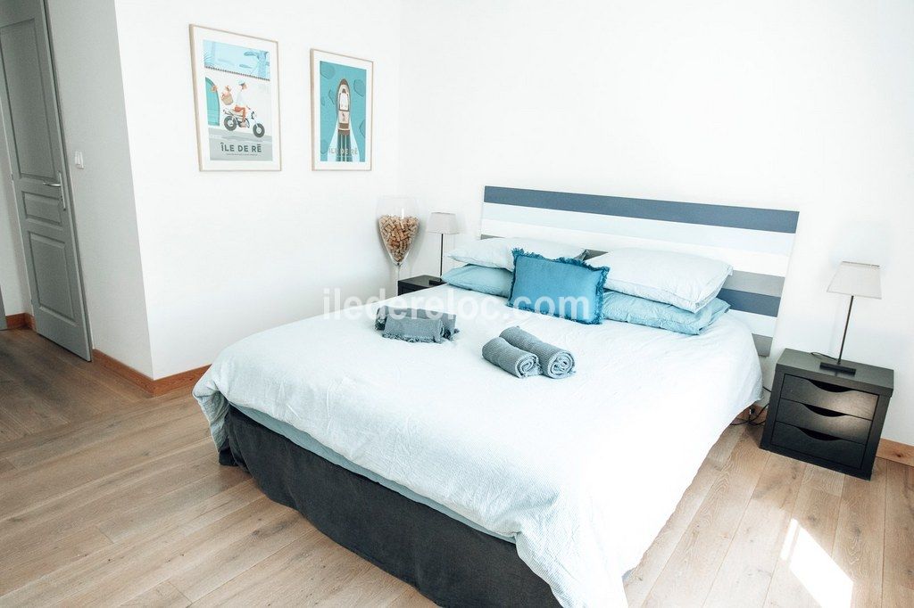 Photo 15 : CHAMBRE d'une maison situ&eacute;e &agrave; Sainte-Marie-de-R&eacute;, &icirc;le de R&eacute;.