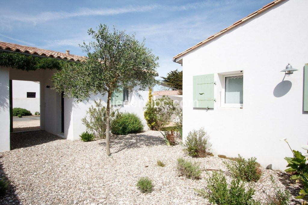 Photo 26 : PATIO d'une maison situ&eacute;e &agrave; Sainte-Marie-de-R&eacute;, &icirc;le de R&eacute;.