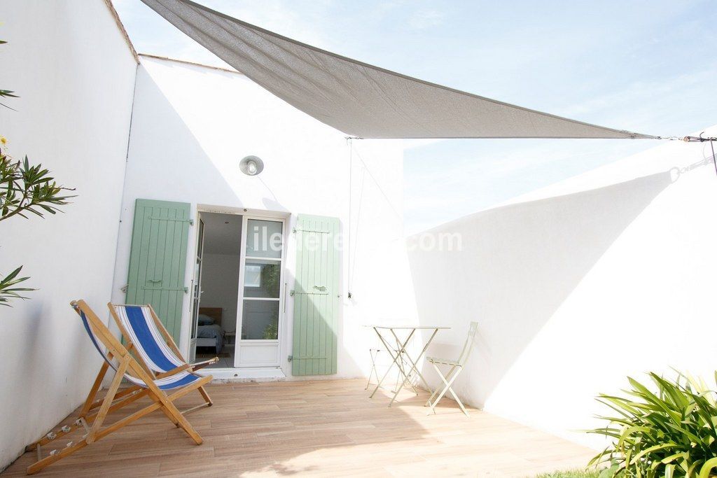 Photo 29 : TERRASSE d'une maison situ&eacute;e &agrave; Sainte-Marie-de-R&eacute;, &icirc;le de R&eacute;.