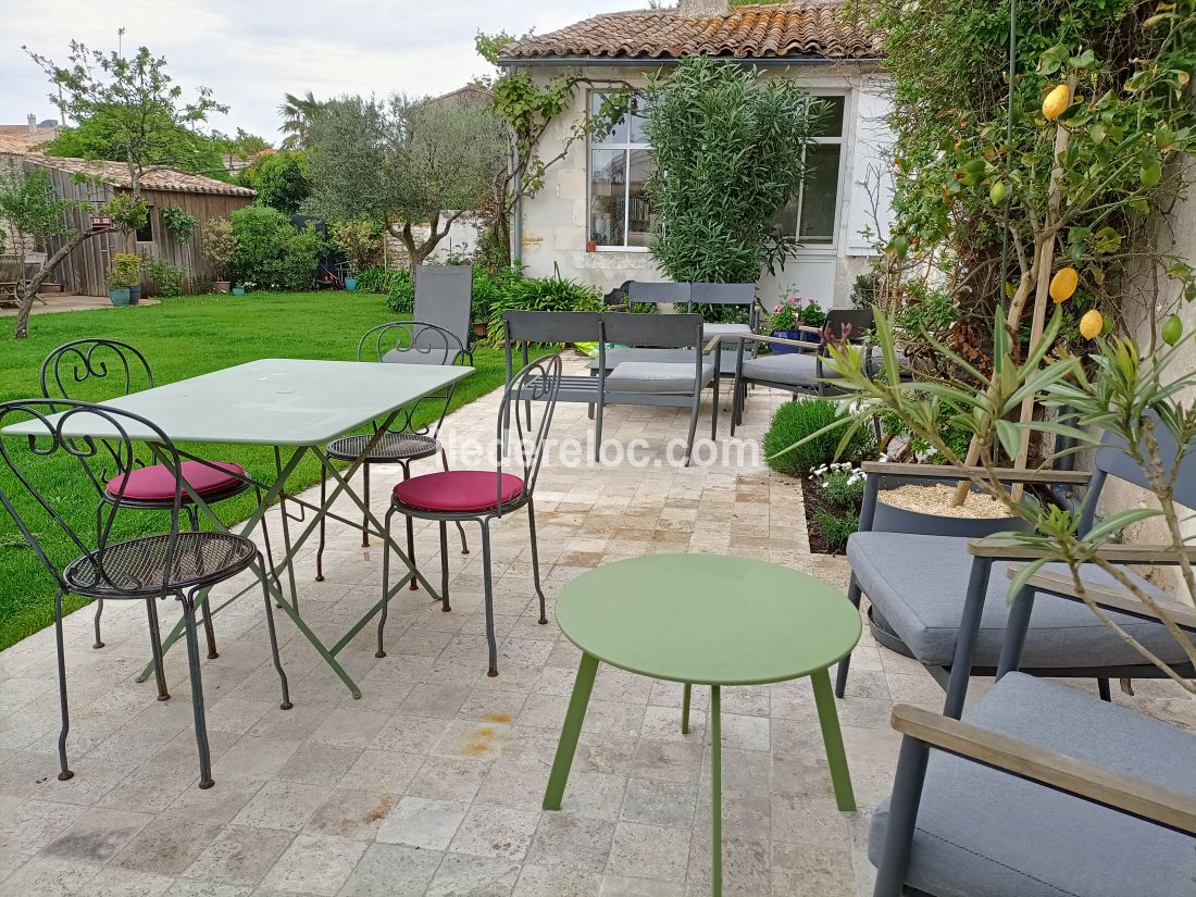 Photo 11 : TERRASSE d'une maison située à Le Bois-Plage-en-Ré, île de Ré.