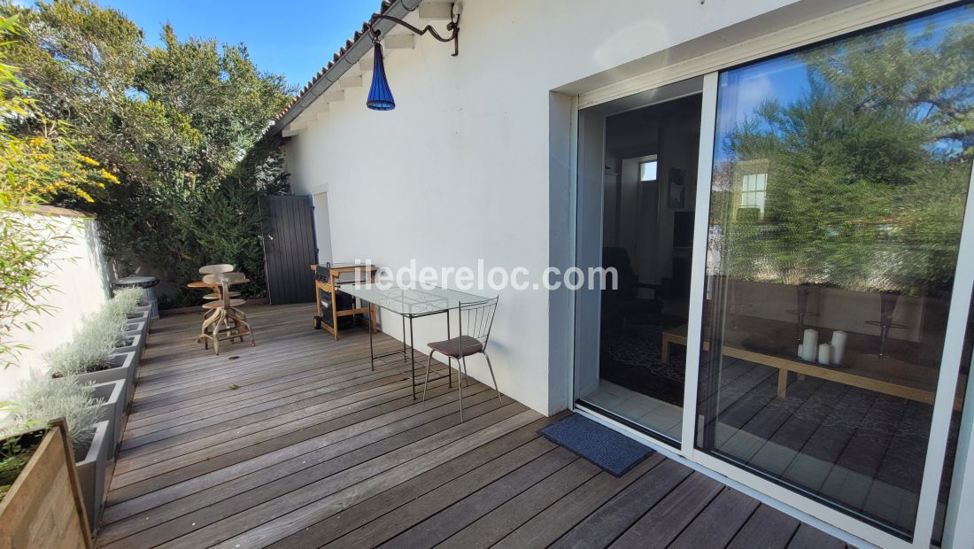 Photo 1 : TERRASSE d'une maison située à Saint-Martin-de-Ré, île de Ré.