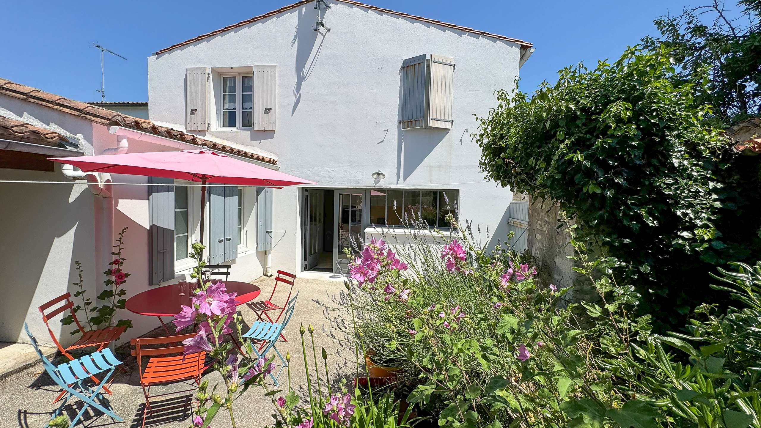 Photo 2 :  d'une maison située à Saint-Martin-de-Ré, île de Ré.