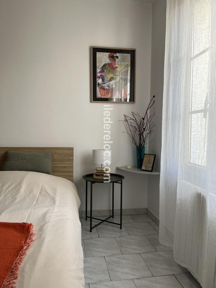 Photo 13 : CHAMBRE d'une maison situ&eacute;e &agrave; Le Bois-Plage-en-R&eacute;, &icirc;le de R&eacute;.