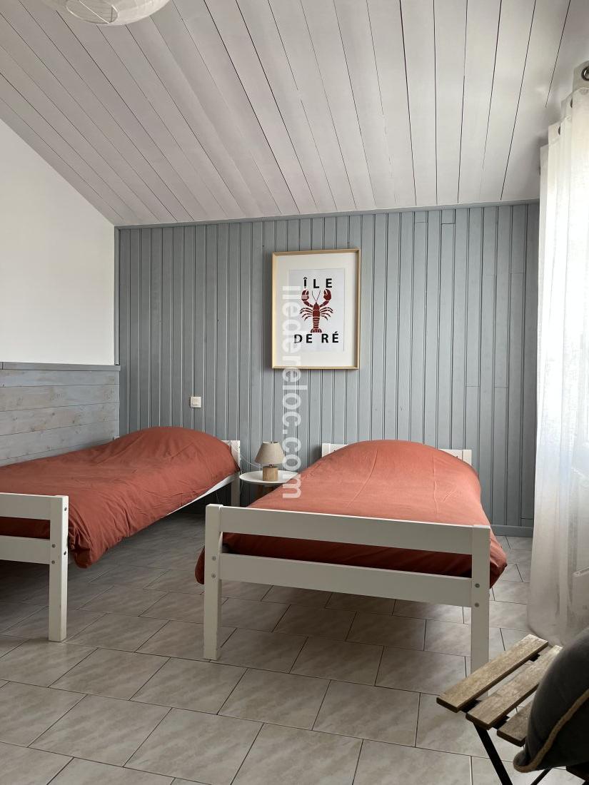 Photo 20 : CHAMBRE d'une maison situ&eacute;e &agrave; Le Bois-Plage-en-R&eacute;, &icirc;le de R&eacute;.