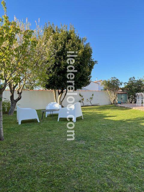 Photo 24 : JARDIN d'une maison située à Le Bois-Plage-en-Ré, île de Ré.