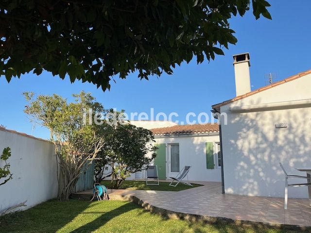 Photo 27 : JARDIN d'une maison située à Le Bois-Plage-en-Ré, île de Ré.