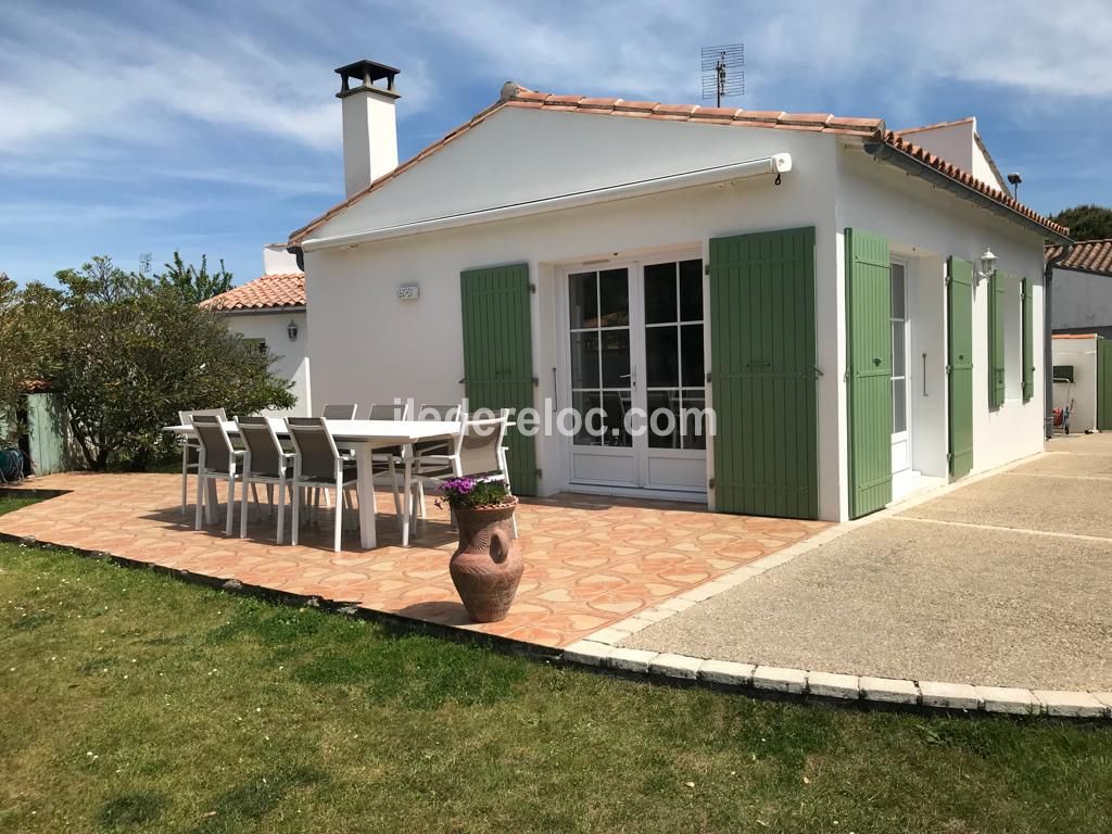 Photo 22 : TERRASSE d'une maison située à Le Bois-Plage-en-Ré, île de Ré.