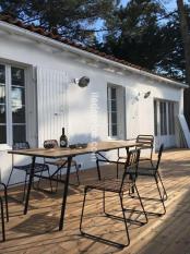 Ile de Ré:Maison de charme au calme à 50m du bord de mer