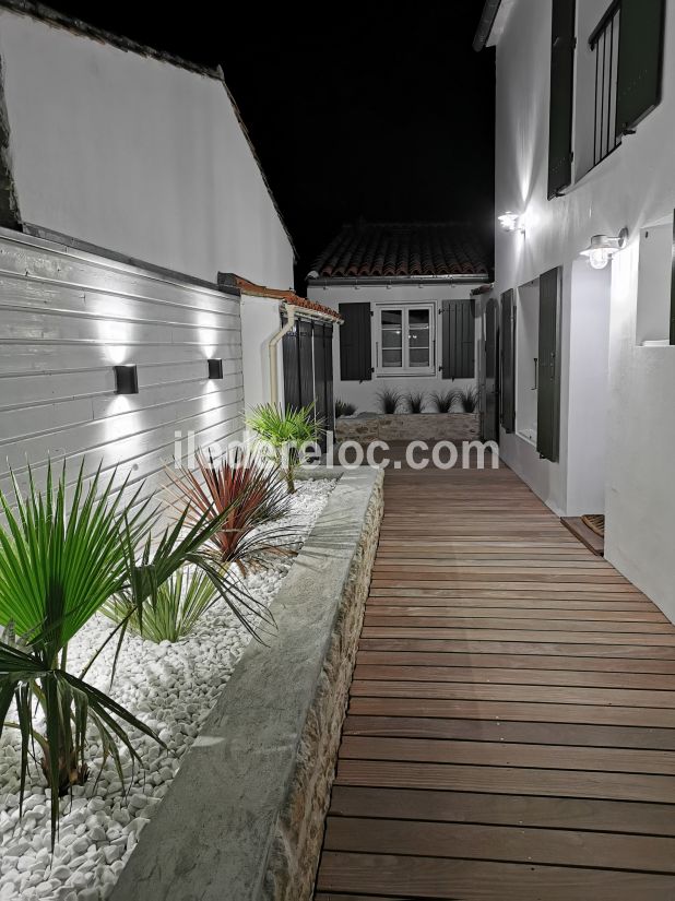 Photo 41 : EXTERIEUR d'une maison située à Ars en Ré, île de Ré.