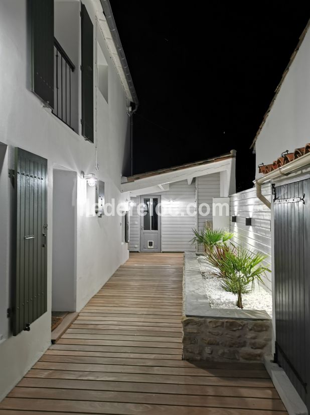 Photo 42 : EXTERIEUR d'une maison située à Ars en Ré, île de Ré.