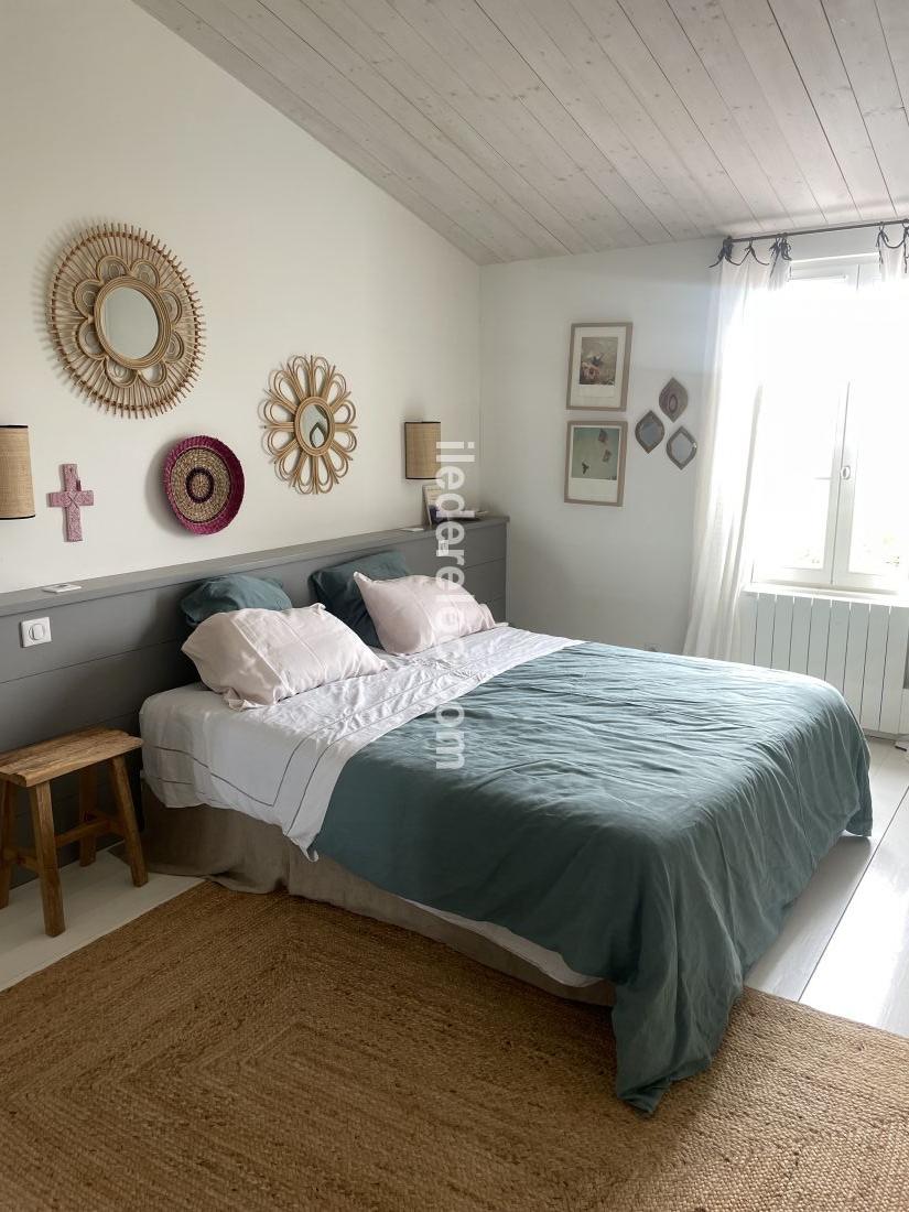 Photo 25 : CHAMBRE d'une maison située à Les Portes-en-Ré, île de Ré.